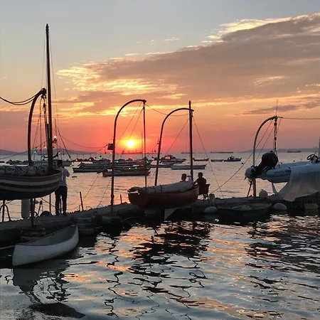 Tuzla Yacht Club בית אירוח
